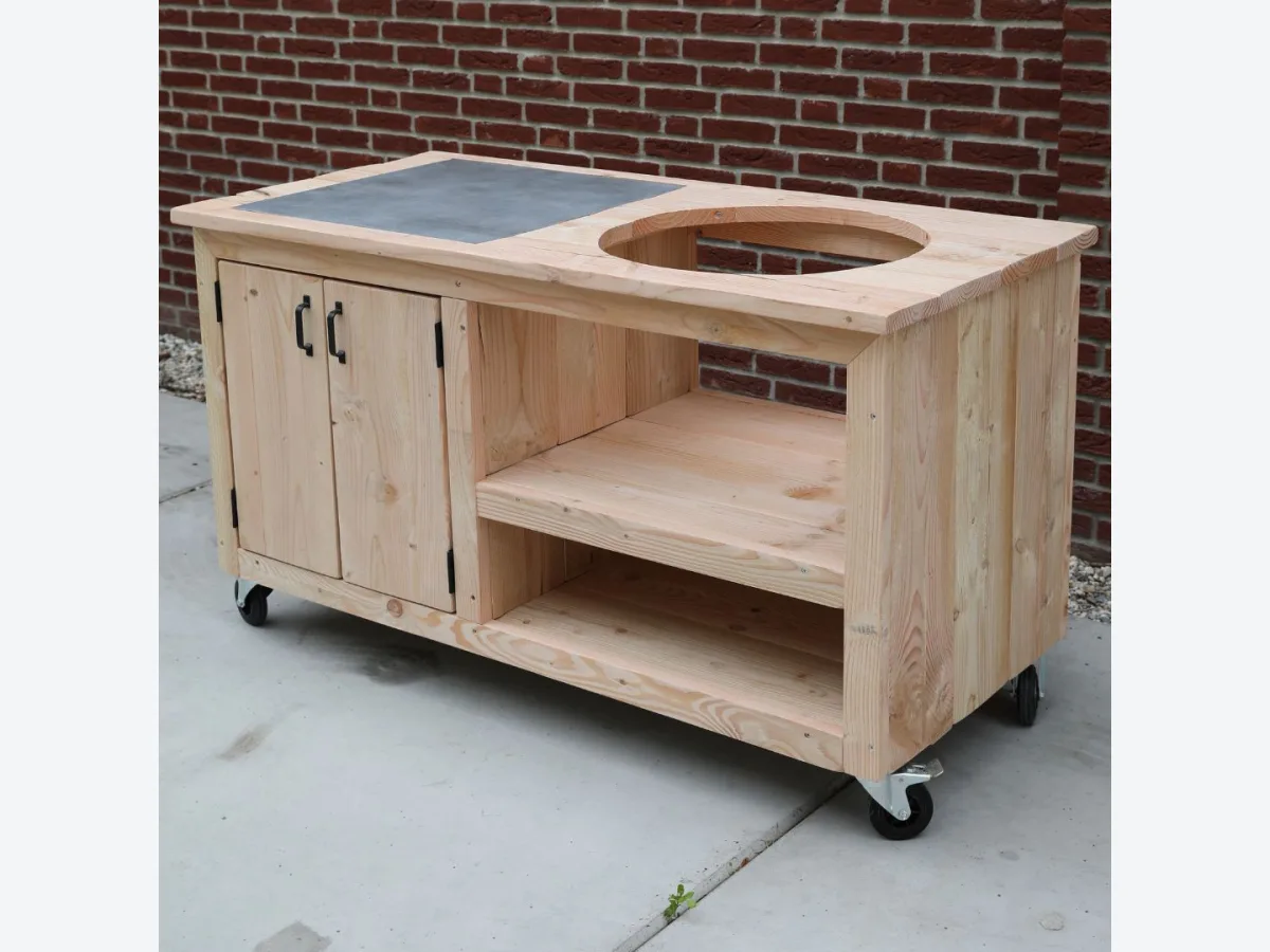 Barts Meubelen Buitenkeuken kamado douglas met tegel, Buitenkeuken kamado douglas met tegel schuin van rechtsvoor op een betonnen terras voor een bakstenen muur, zonder kamado