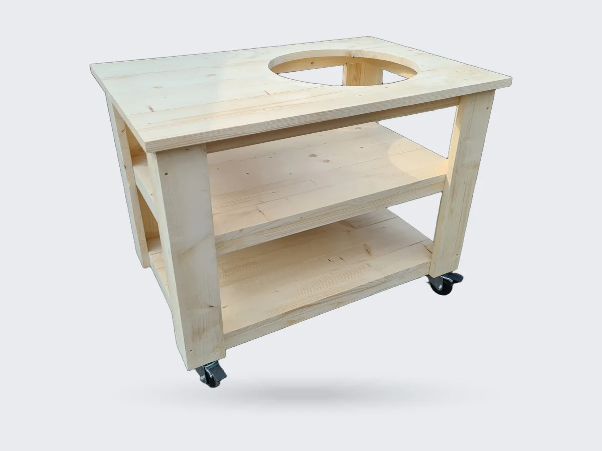HoutArt Basic, Buitenkeuken Extra van nieuw steigerhout met uitsparing voor de kamado en twee legplanken, zonder kamado, driekwart van linksvoor in een tuin