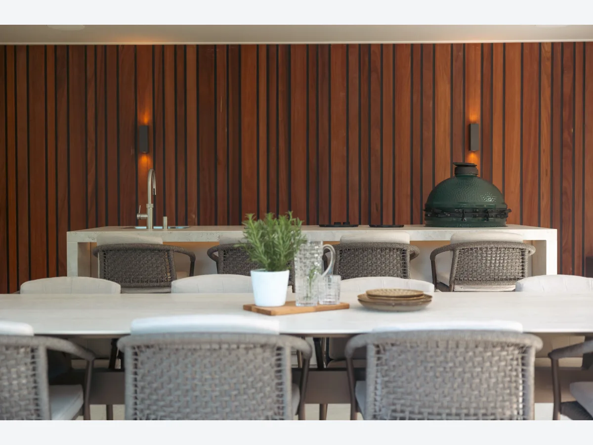 Roostr Allure, Allure als bar met Big Green Egg en zitplaatsen